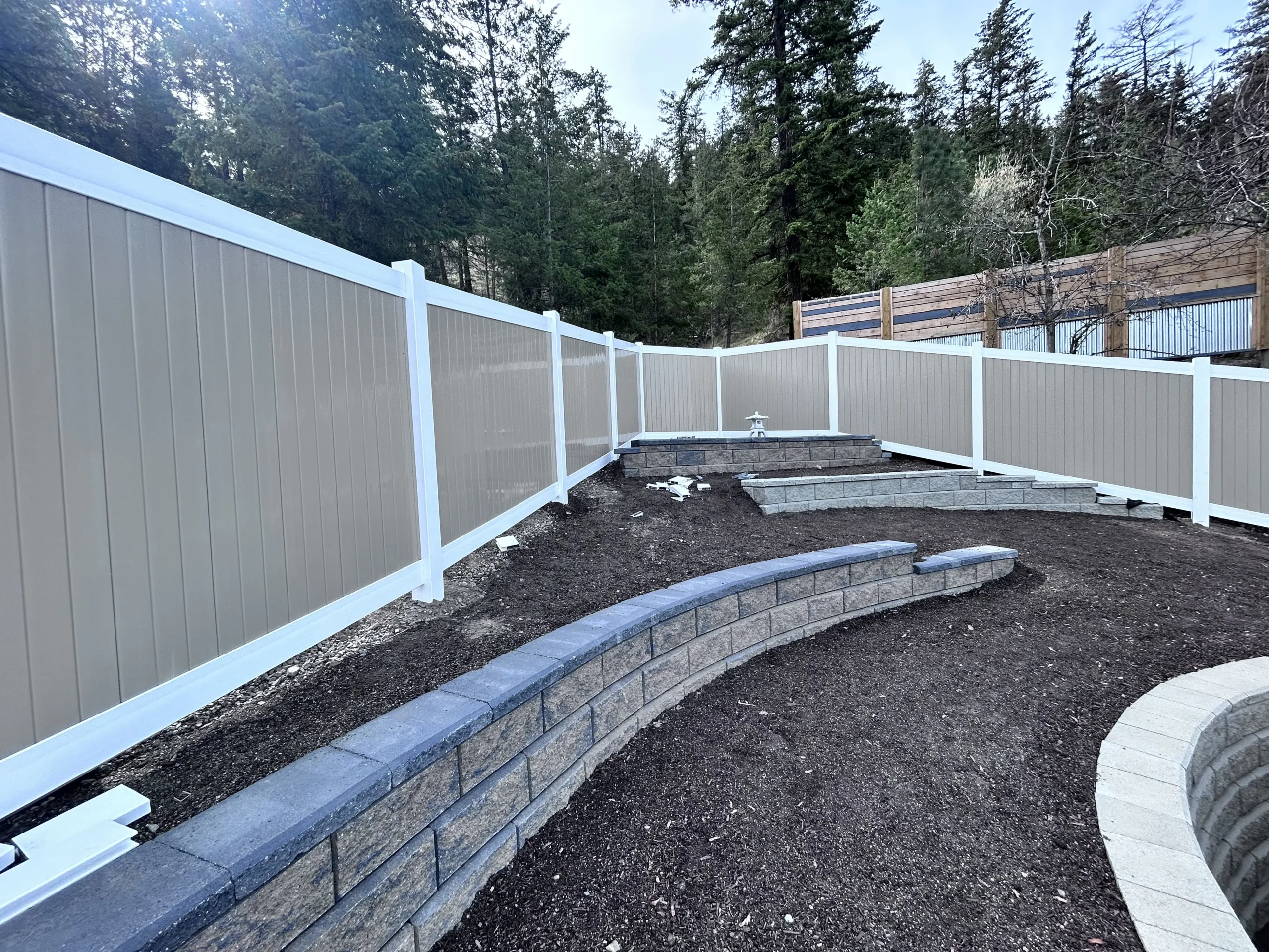 A vinyl decking solution that enhanced residential outdoor space in Edmonton.